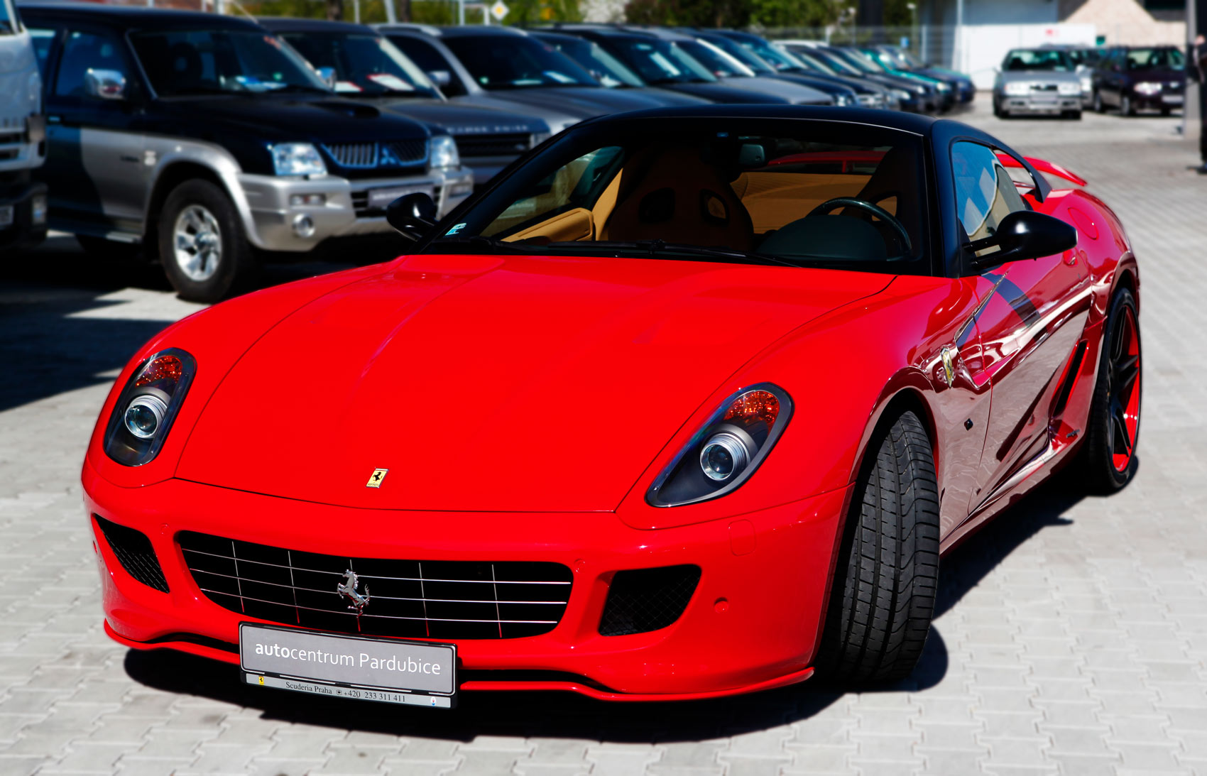 Komerční fotografie Ferrari pro autobazar – profesionální automotive focení